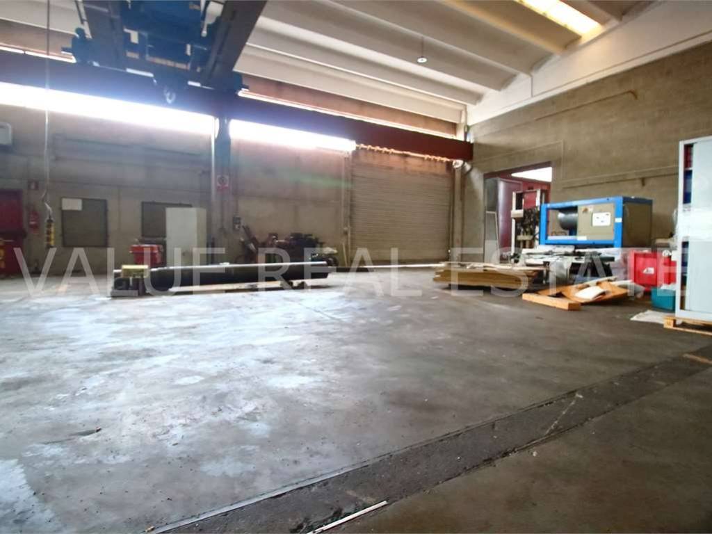 locale commerciale in vendita a Besozzo