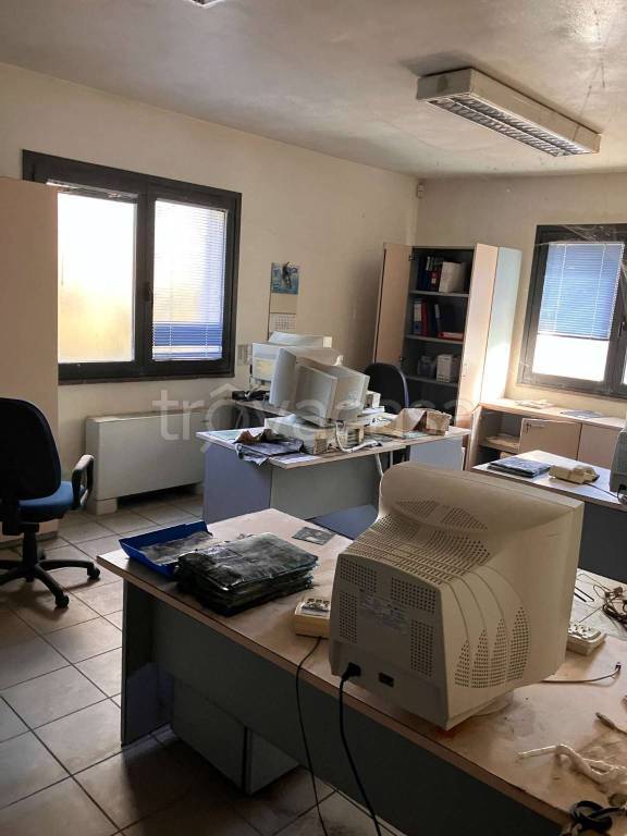 locale commerciale in vendita a Besozzo
