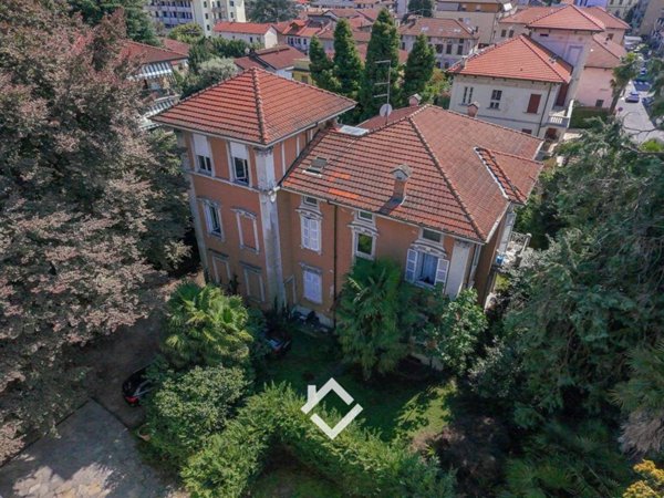 casa indipendente in vendita a Besozzo