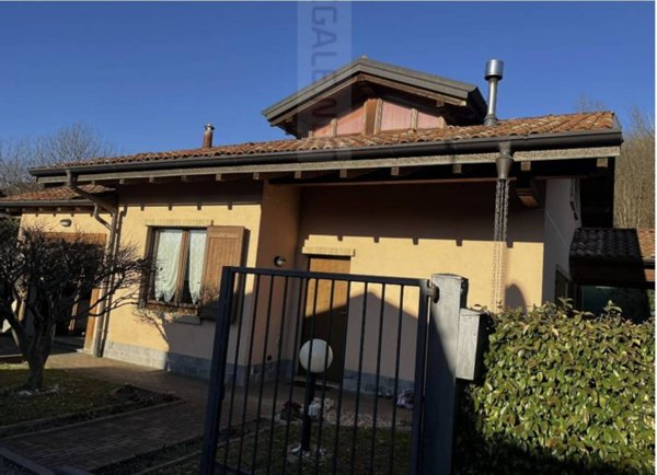casa indipendente in vendita a Besozzo