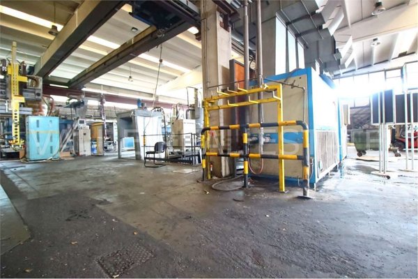 locale commerciale in vendita a Besozzo
