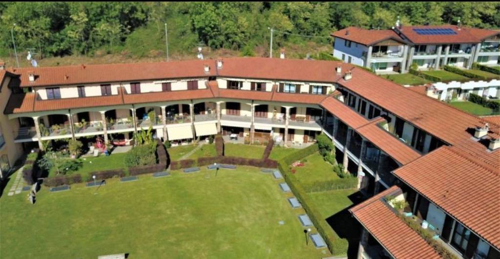 appartamento in vendita a Besozzo in zona Cardana