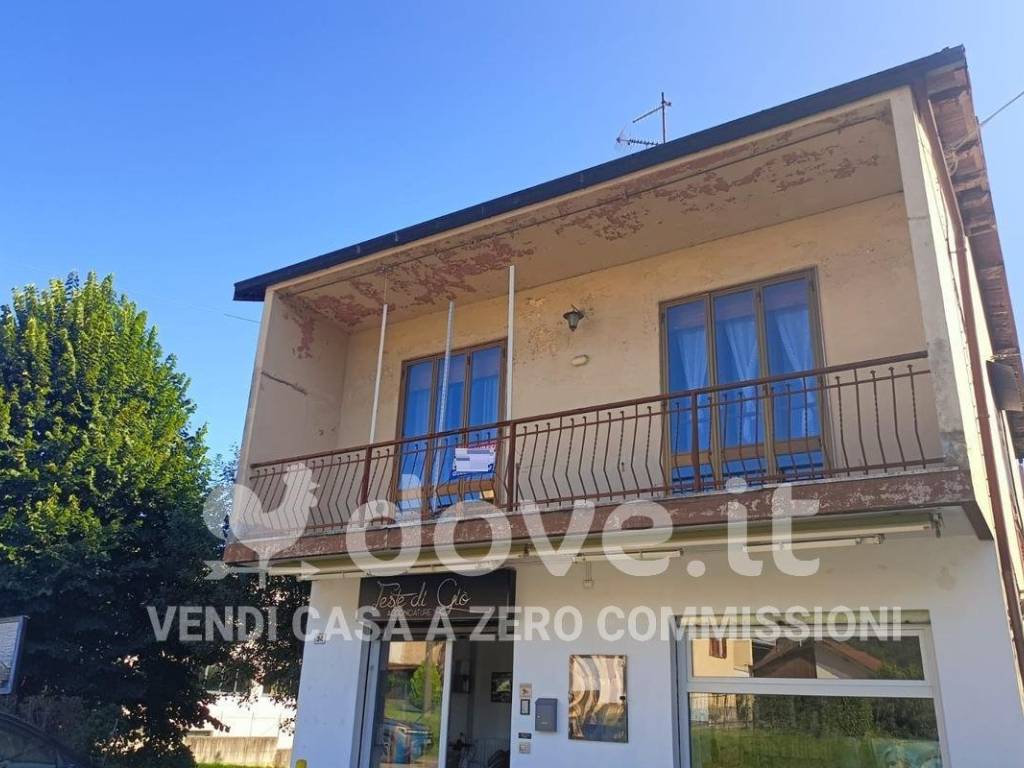 casa indipendente in vendita a Besozzo