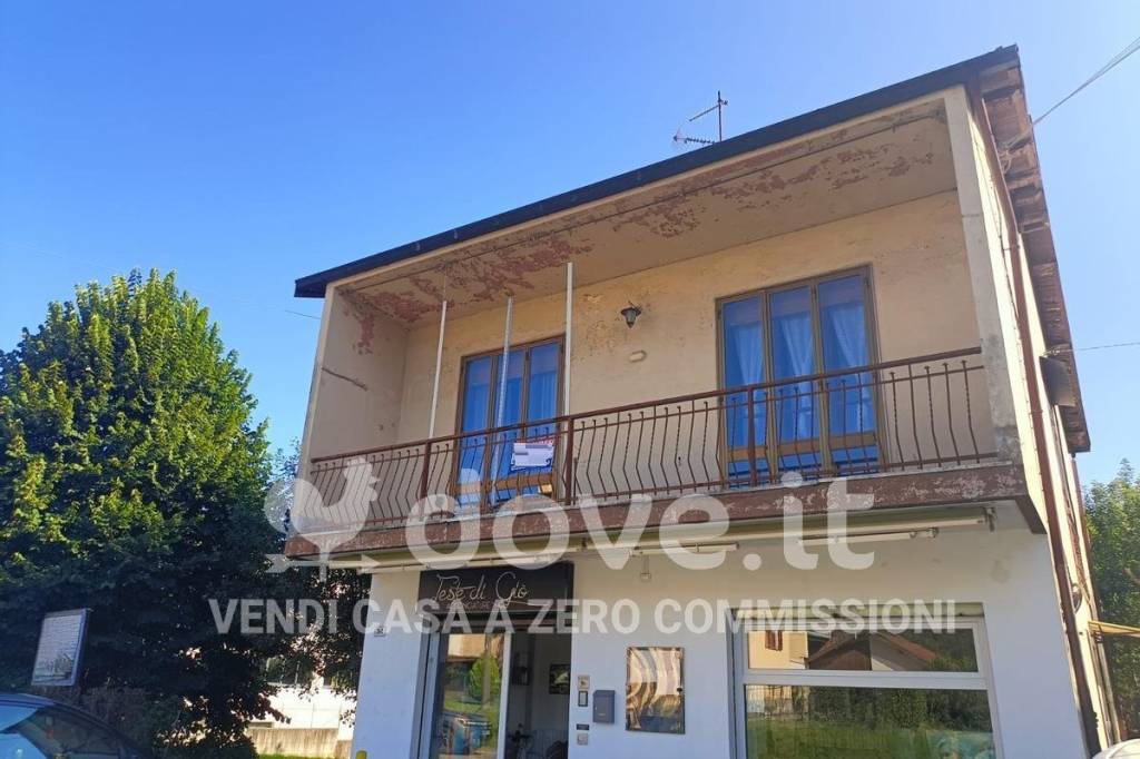 casa indipendente in vendita a Besozzo
