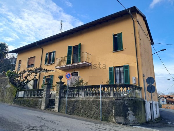 casa indipendente in vendita a Besozzo