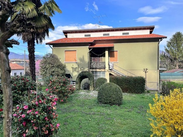 casa indipendente in vendita a Besozzo