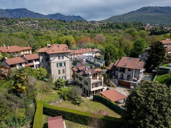 casa indipendente in vendita a Besozzo