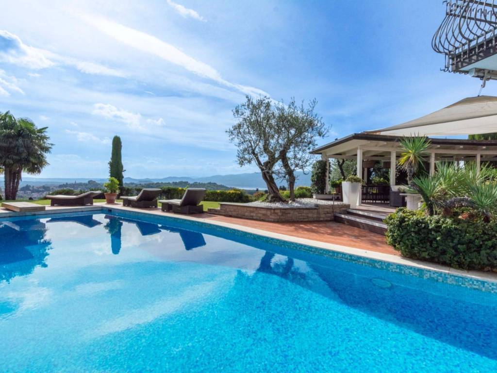 casa indipendente in vendita a Besozzo