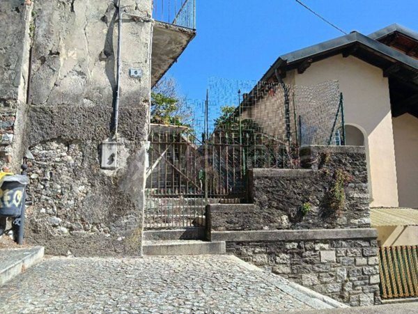casa indipendente in vendita a Besozzo