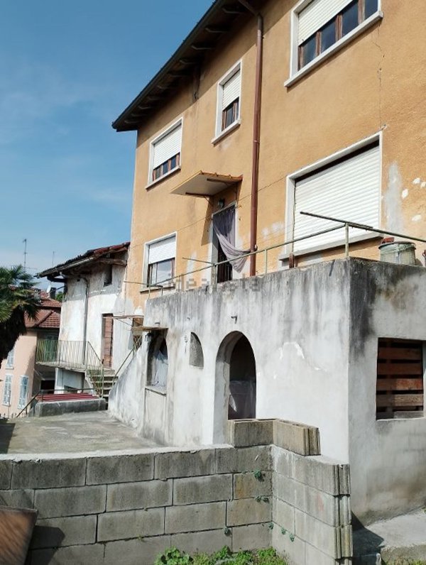 casa indipendente in vendita a Besozzo