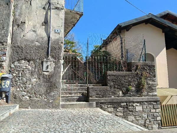 casa indipendente in vendita a Besozzo