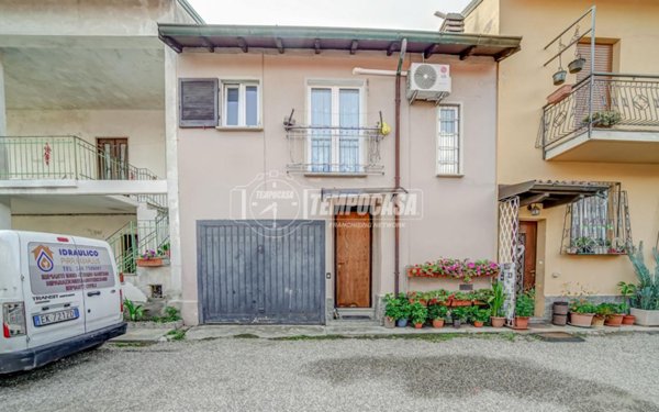 casa indipendente in vendita a Besozzo