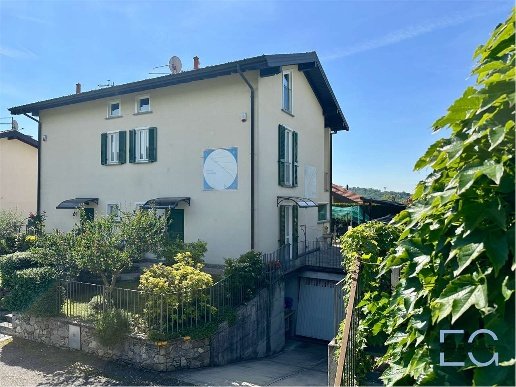 casa indipendente in vendita a Besozzo in zona Olginasio