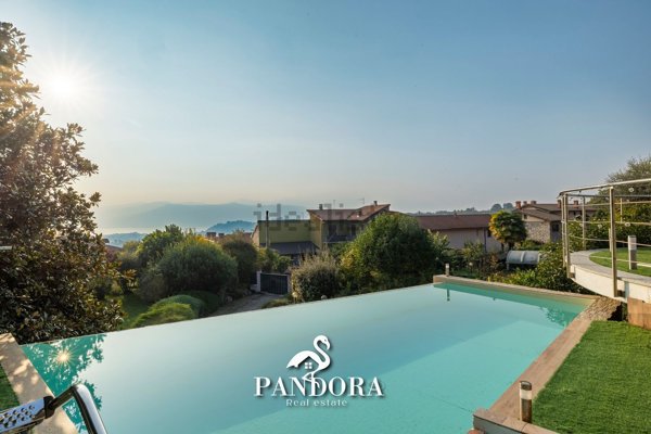 casa indipendente in vendita a Besozzo in zona Cardana