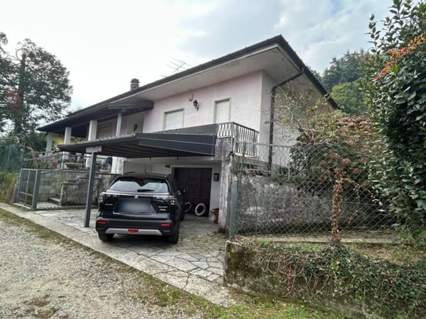 casa indipendente in vendita a Besozzo