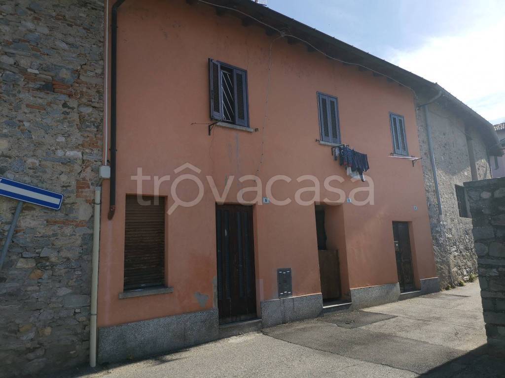 casa indipendente in vendita a Besozzo