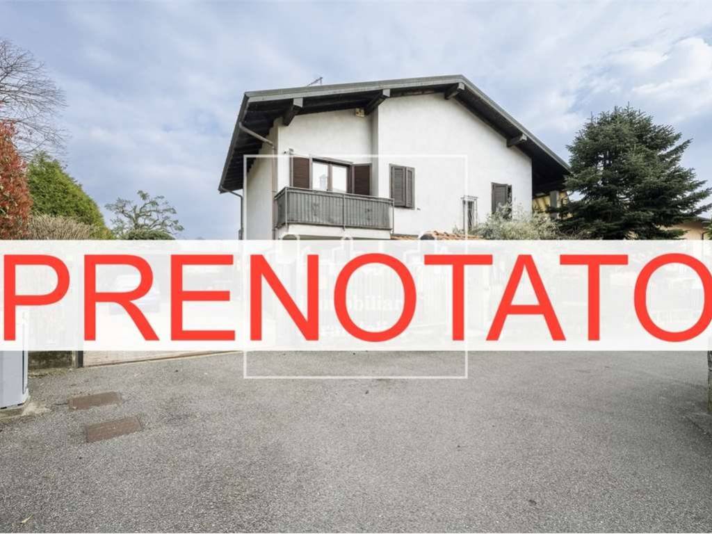 casa indipendente in vendita a Besozzo in zona Olginasio