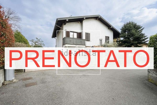 casa indipendente in vendita a Besozzo in zona Olginasio