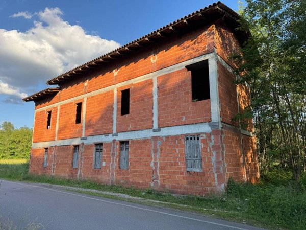 casa indipendente in vendita a Besozzo