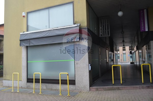 negozio in vendita a Besozzo