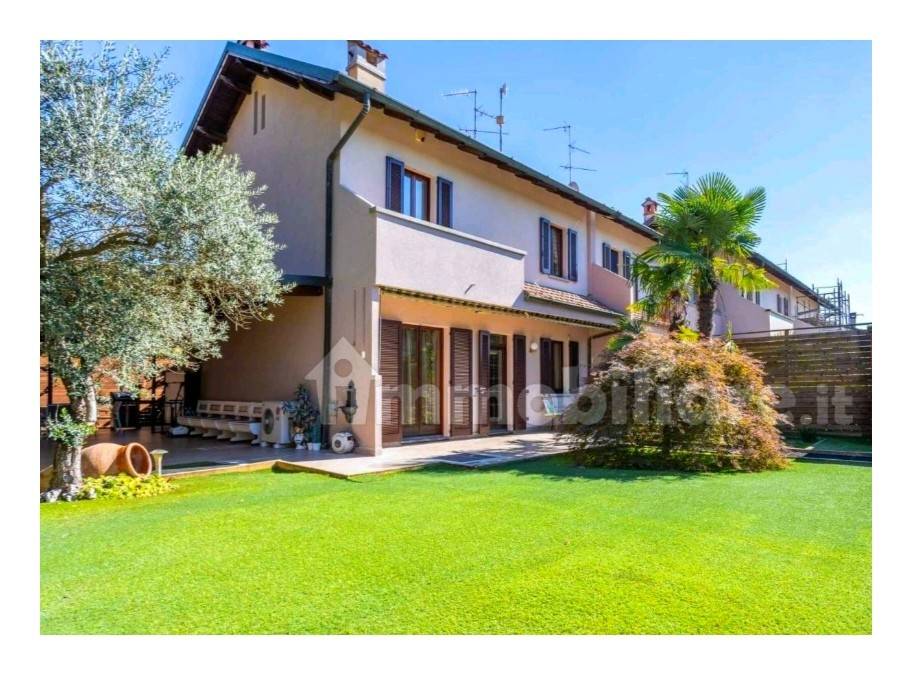 casa indipendente in vendita a Besozzo