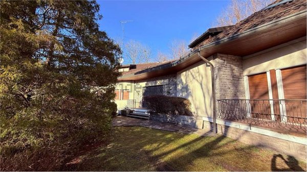 casa indipendente in vendita a Besozzo