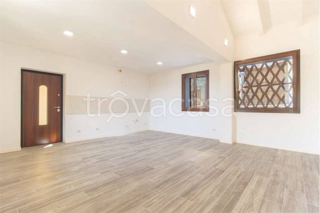 appartamento in vendita a Besozzo