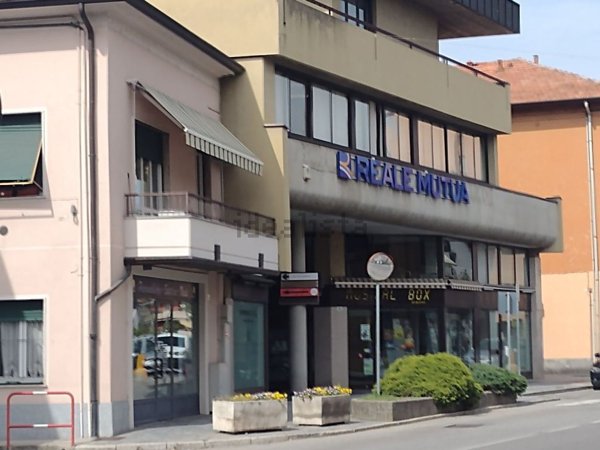 locale commerciale in vendita a Besozzo