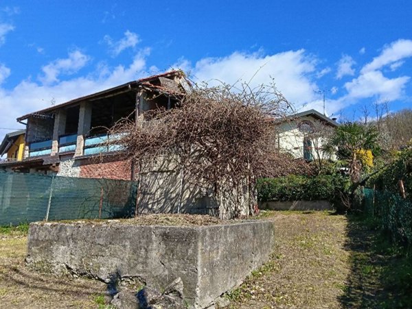 casale in vendita a Besozzo