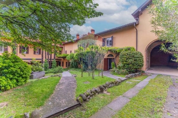 appartamento in vendita a Besozzo in zona Cardana