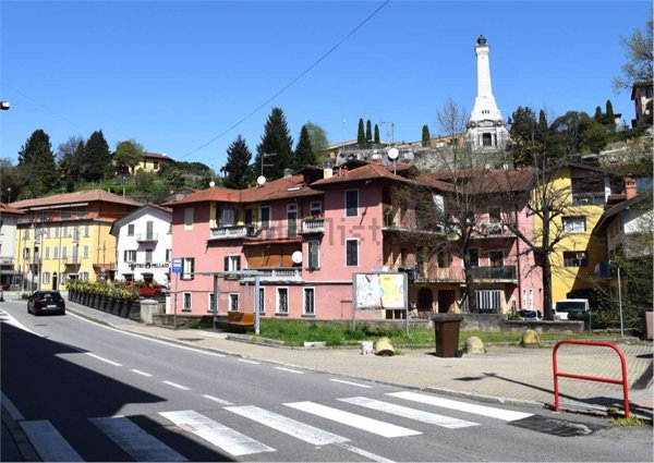 locale commerciale in vendita a Besozzo