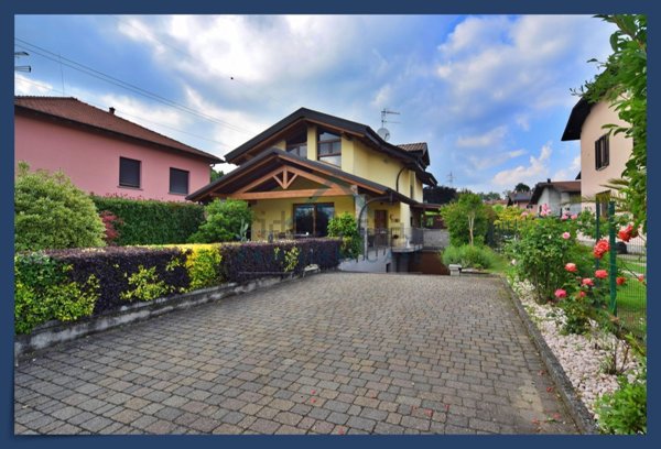 casa indipendente in vendita a Besozzo