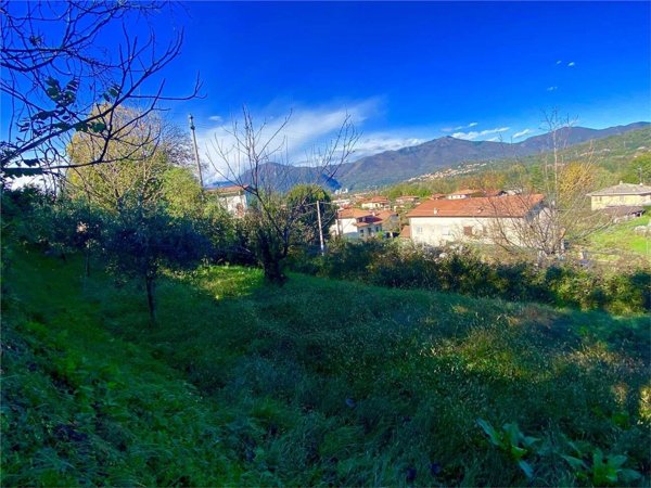 terreno edificabile in vendita a Besozzo