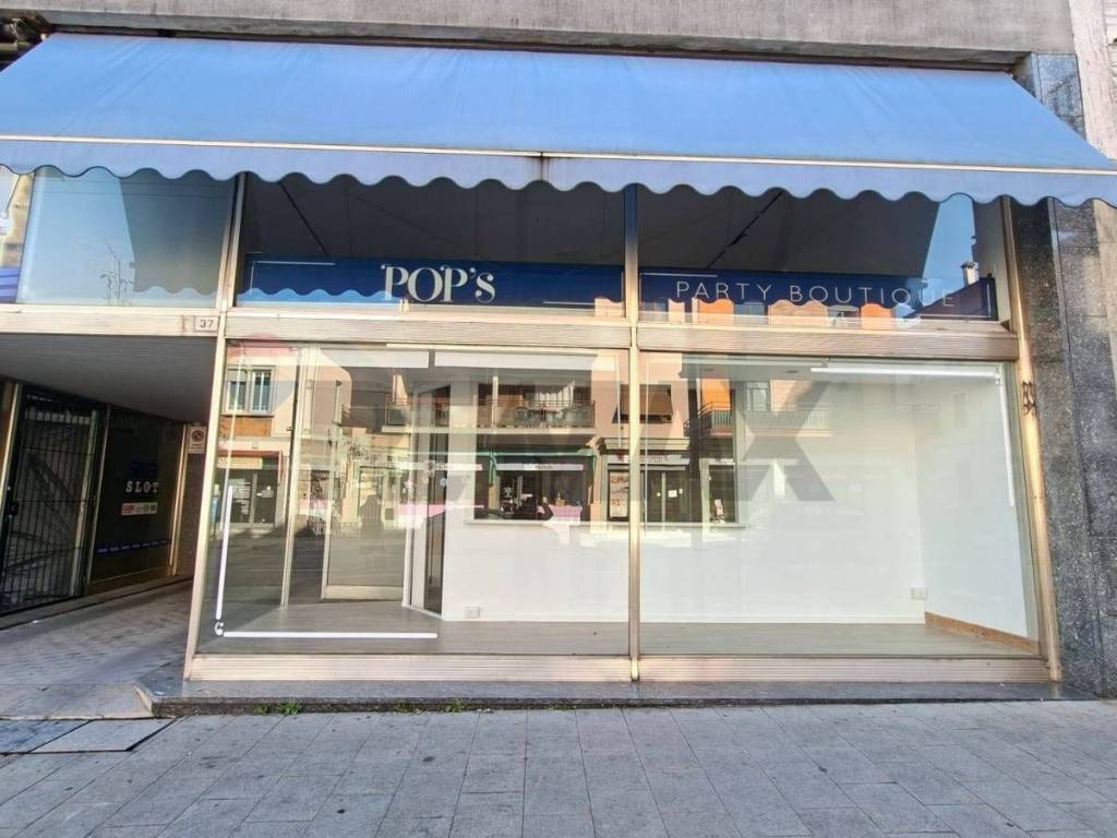 negozio in vendita a Besozzo