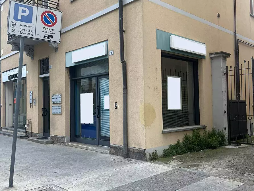 negozio in vendita a Besozzo