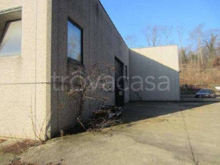 locale commerciale in vendita a Besozzo