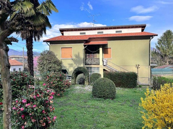 casa indipendente in vendita a Besozzo