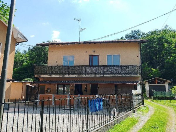 casa indipendente in vendita a Besozzo