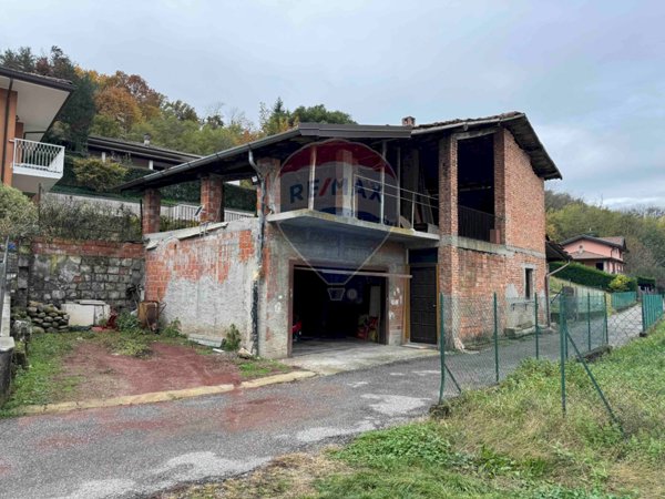 casa indipendente in vendita a Besozzo