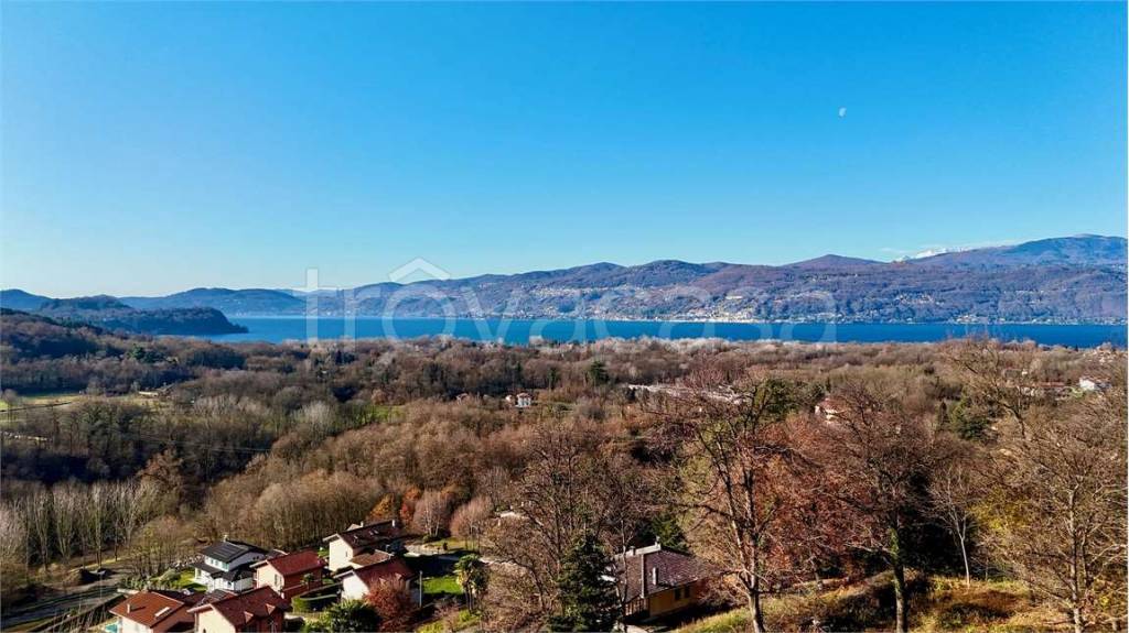 terreno edificabile in vendita a Besozzo