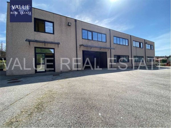 capannone in vendita a Besozzo