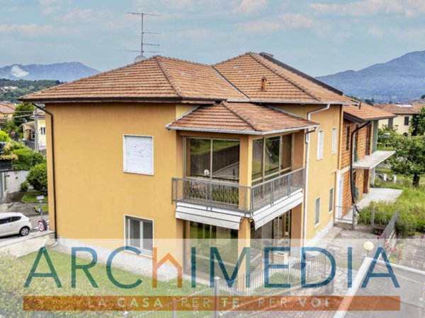appartamento in vendita a Besozzo in zona Olginasio