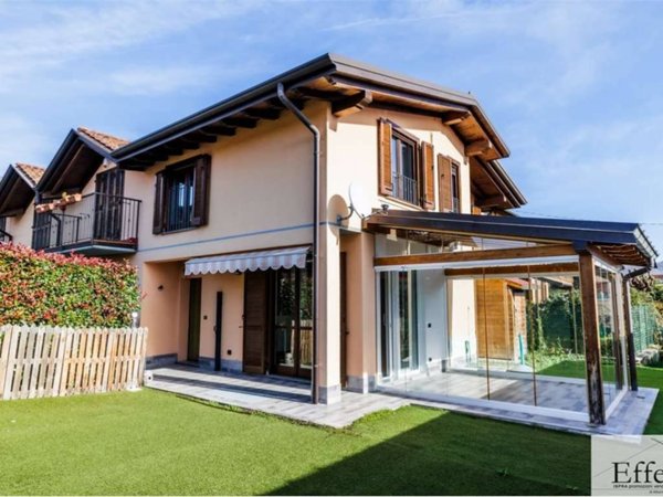 casa indipendente in vendita a Besozzo