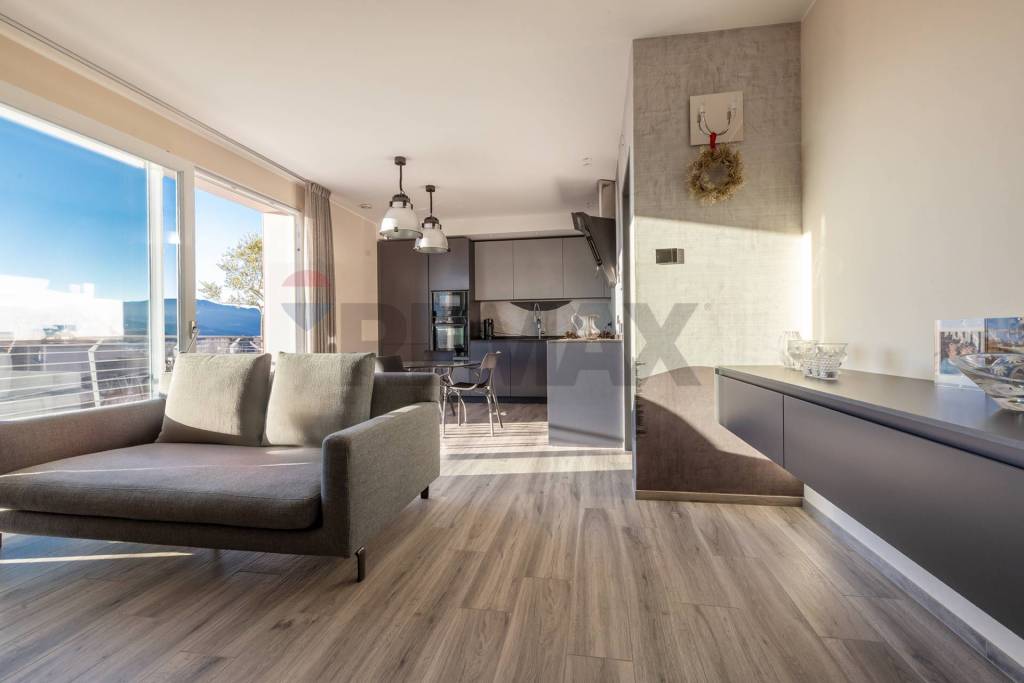 appartamento in vendita a Besozzo in zona Cardana