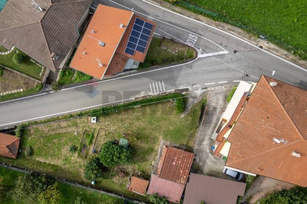 casa indipendente in vendita a Besozzo in zona Cardana