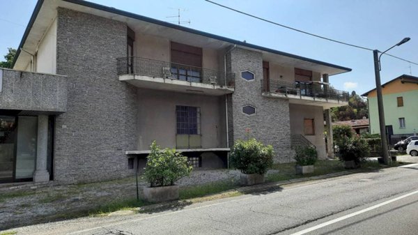 casa indipendente in vendita a Besozzo