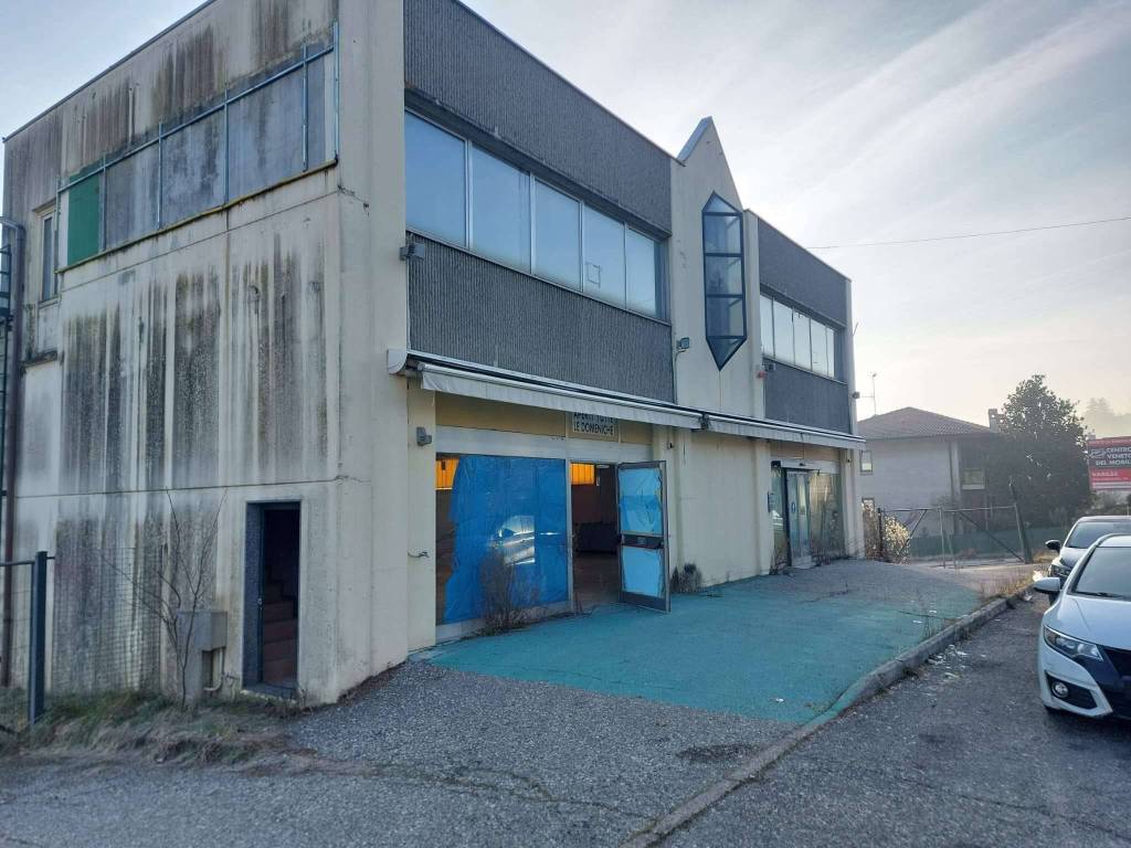 negozio in vendita a Besozzo