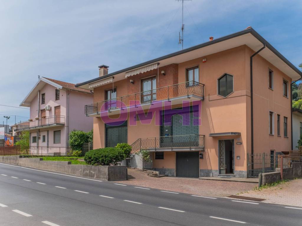 casa indipendente in vendita a Besozzo