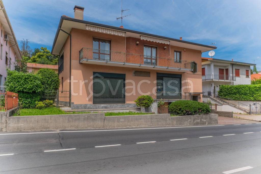 casa indipendente in vendita a Besozzo