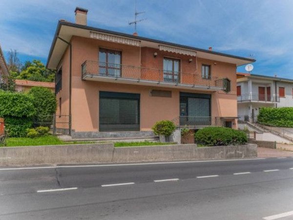 casa indipendente in vendita a Besozzo